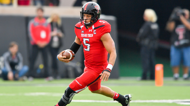 Mahomes playing college football 