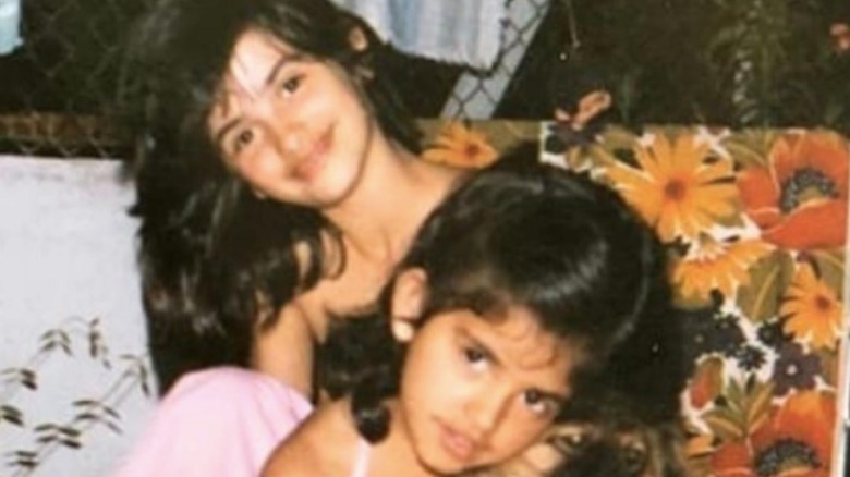 Penelope and Monica Cruz as children