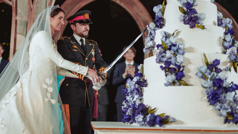 Prince Hussein and Princess Rajwa cutting wedding cake