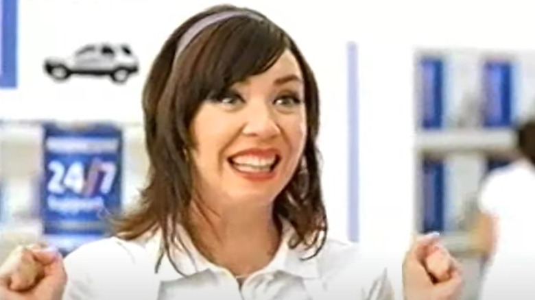 Stephanie Courtney acting in a Progressive commercial