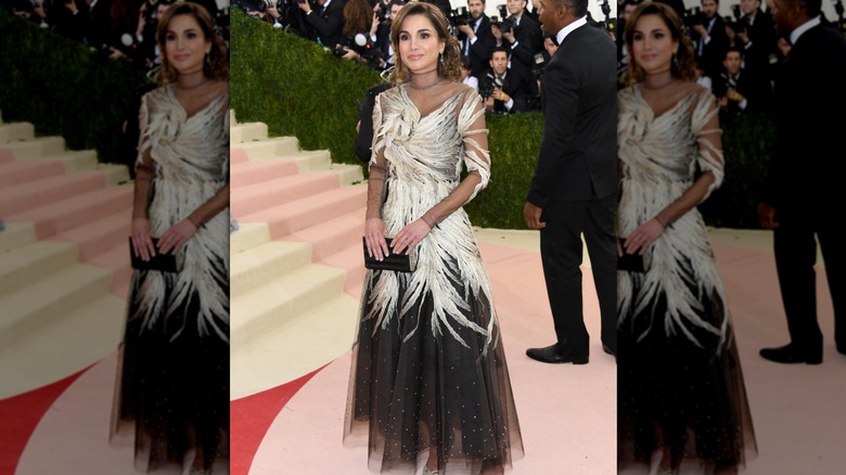 Queen Rania posing at the Met Gala