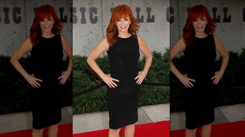 Reba McEntire posing on red carpet