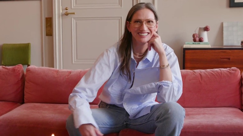 Jenna Lyons sitting on pink couch 