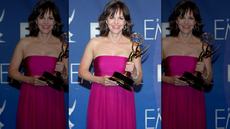 Sally Field holding Emmy for Brothers and Sisters