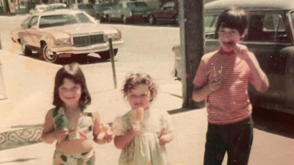 young Savannah Guthrie eating ice cream