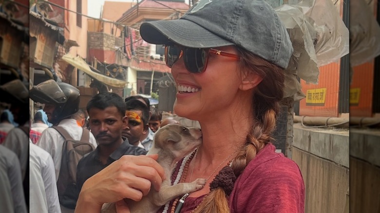 Shannon Elizabeth holding a puppy in India