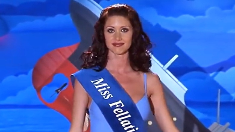 Shannon Elizabeth in Scary Movie wearing sash