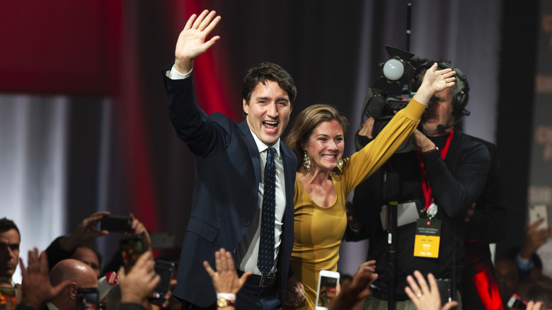 Justin Trudeau, Sophie Grégoire Trudeau waving