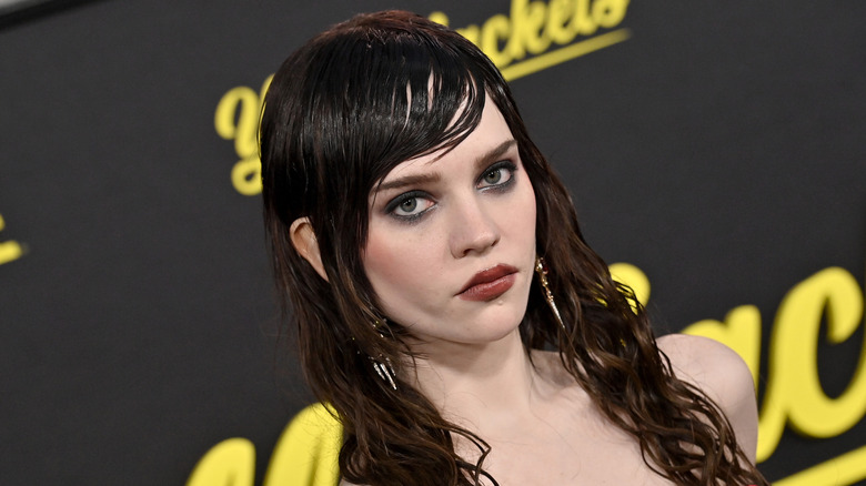 Sophie Thatcher wearing dark eye makeup at the Season 2 premiere of Yellowjackets