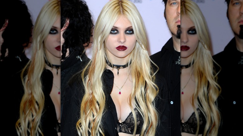 Taylor Momsen in goth makeup 