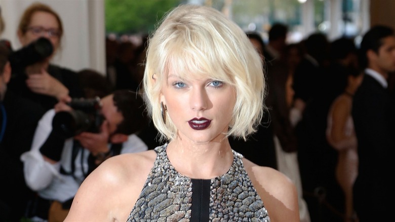 Taylor Swift bleach blonde, dark lip, Met Gala