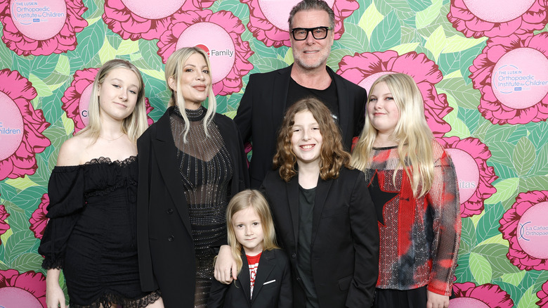 Tori Spelling posing with her family