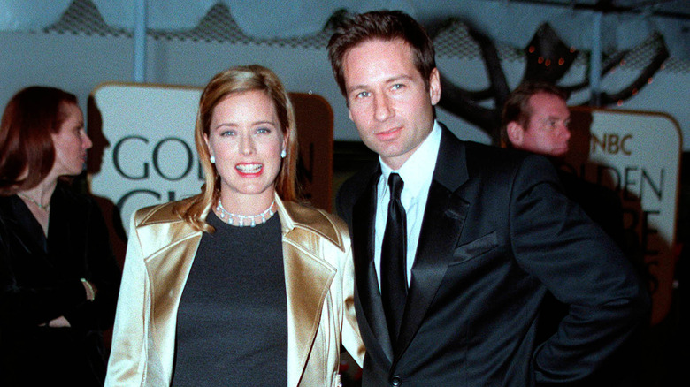 Téa Leoni and David Duchovny posing