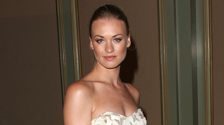 Yvonne Strahovski in a strepless gown