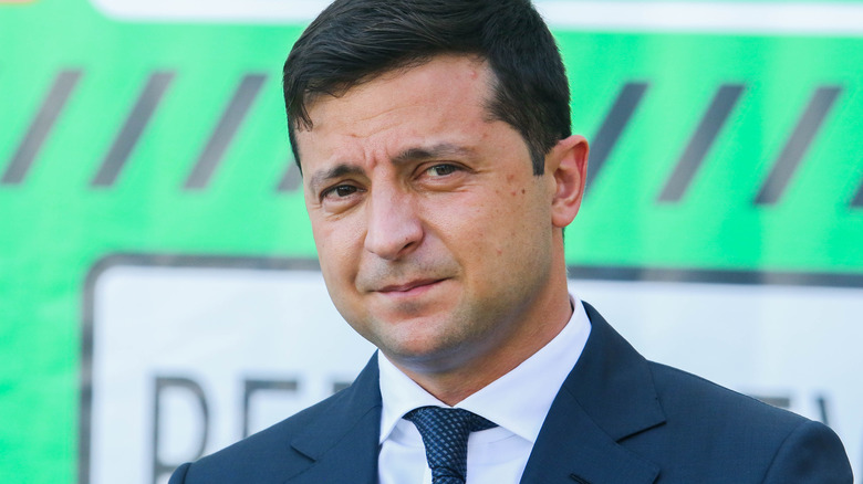 Volodymyr Zelenskyy posing 