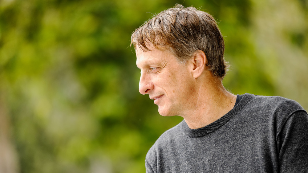 Tony Hawk in gray t-shirt