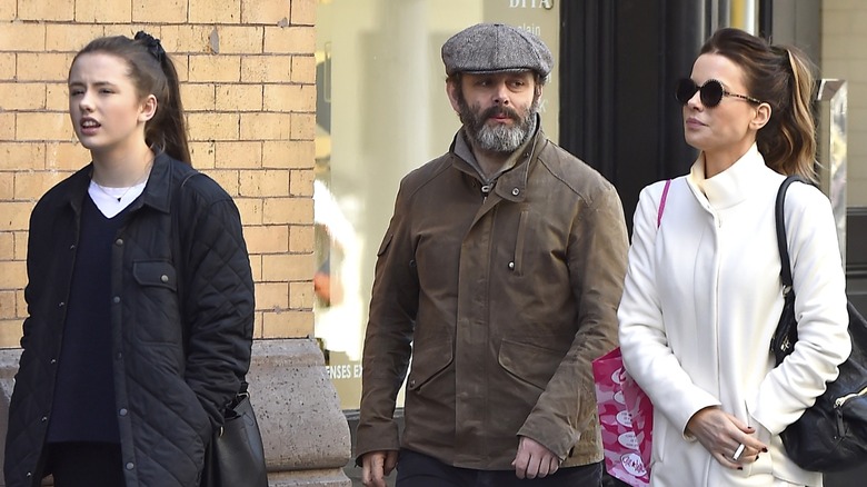 Lily Sheen, Michael Sheen, Kate Beckinsale walking