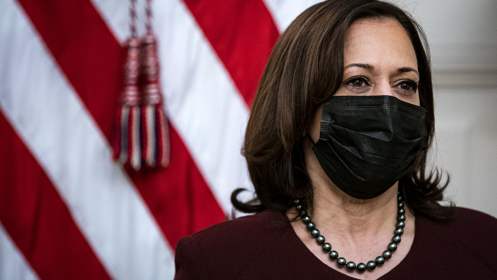 Kamala Harris wearing a mask