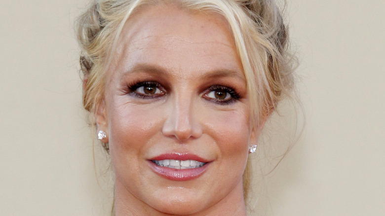 Britney Spears smiles on the red carpet