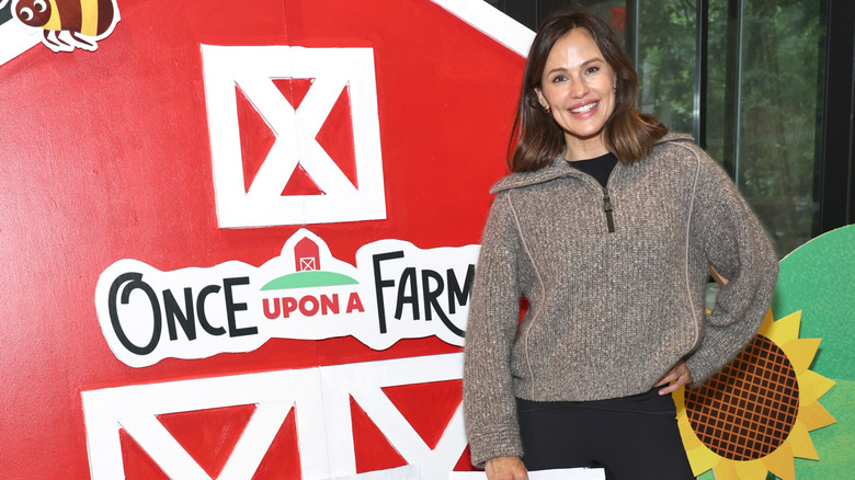 Jennifer Garner smiling with Once Upon a Farm display