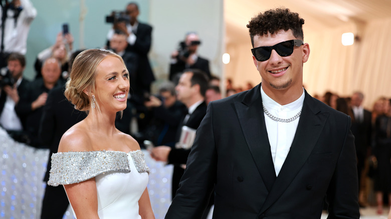 Brittany Mahomes and Patrick Mahomes posing together on red carpet