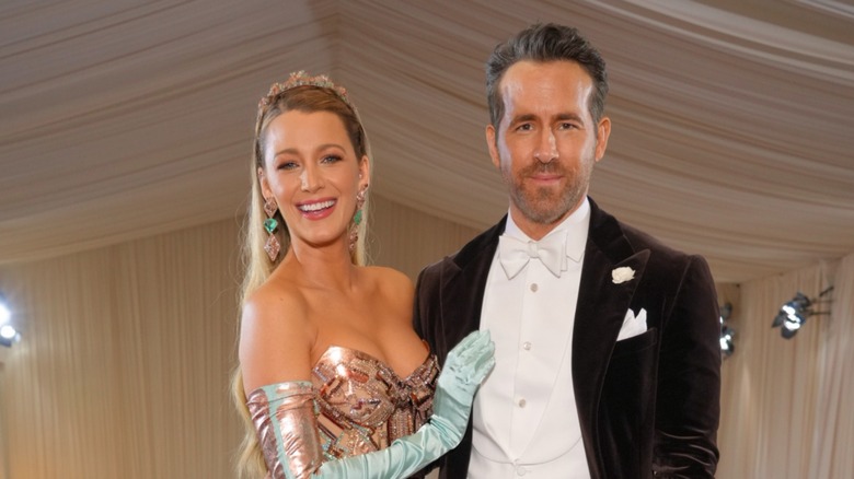 Blake Lively Ryan Reynolds posing together