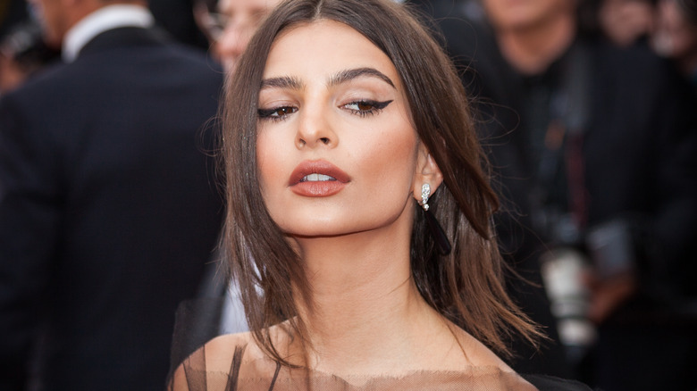 Emily Ratajkowski posing on red carpet