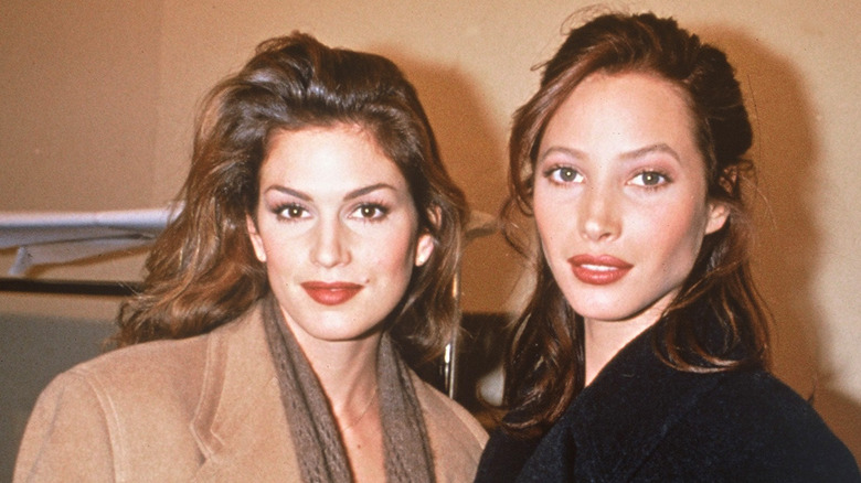 Cindy Crawford and Christy Turlington posing