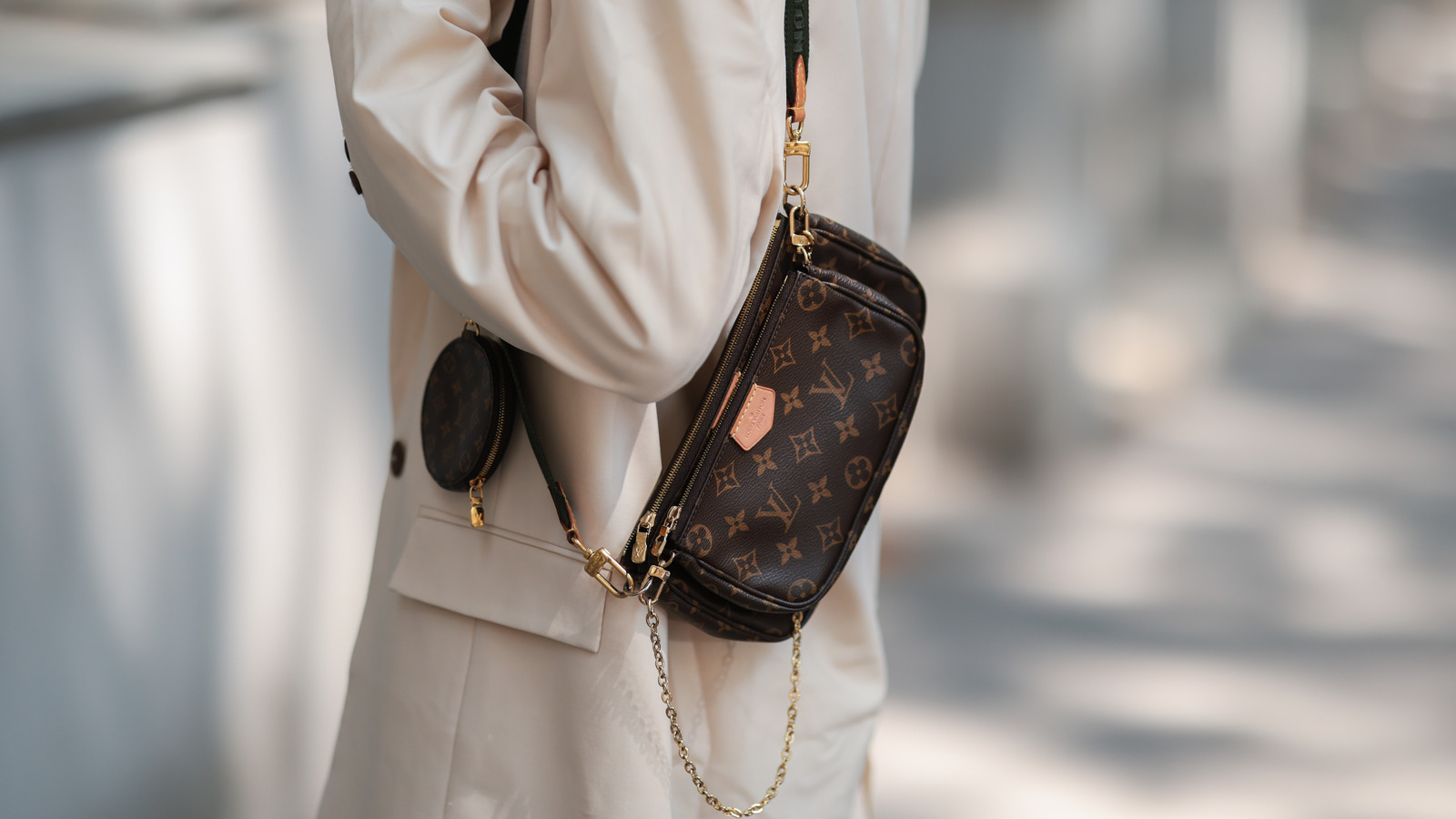 Sarah Posch wearing Louis Vuitton brown Monogramm On the Go bag, News  Photo - Getty Images