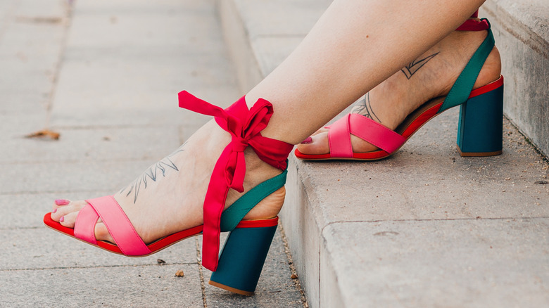 Pink and blue heeled sandals with bow 