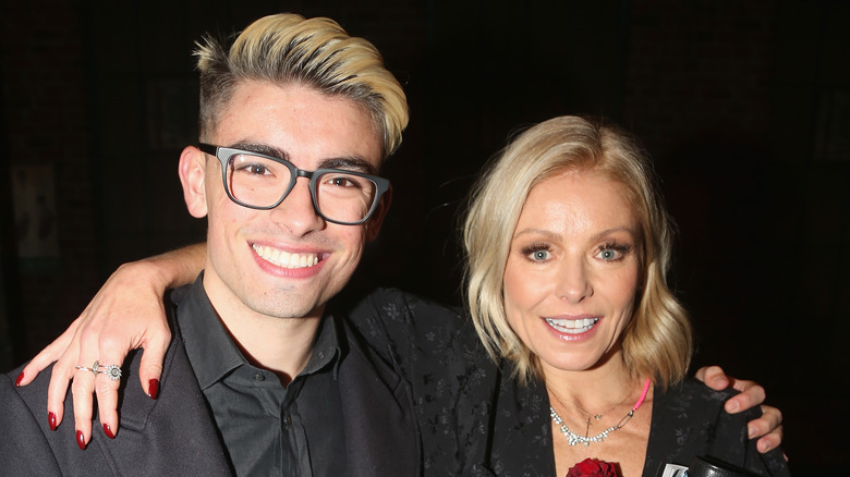 Kelly Ripa and Michael Consuelos smiling