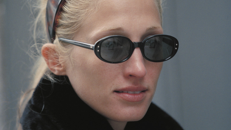 Carolyn Bessette Kennedy wearing sunglasses