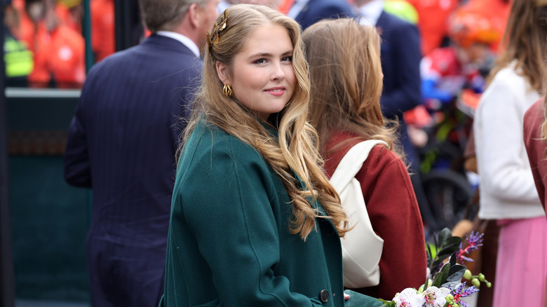 Catharina-Amalia in crowd