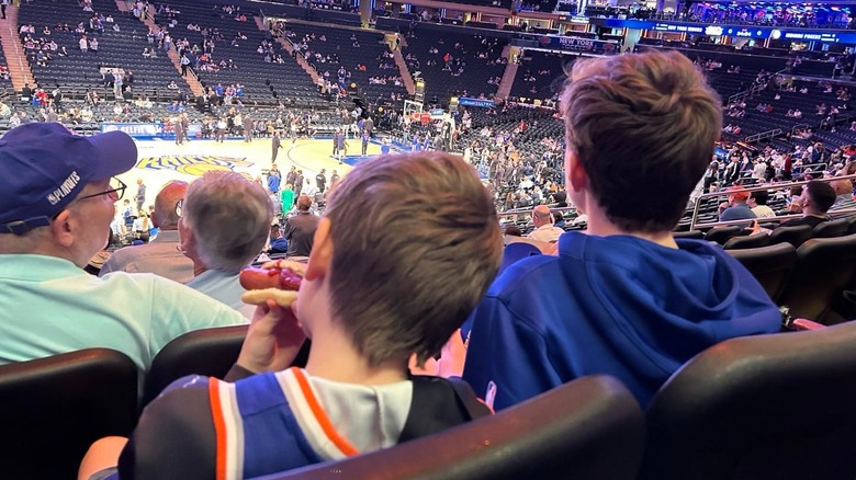 Megyn Kelly's kids at a basketball game