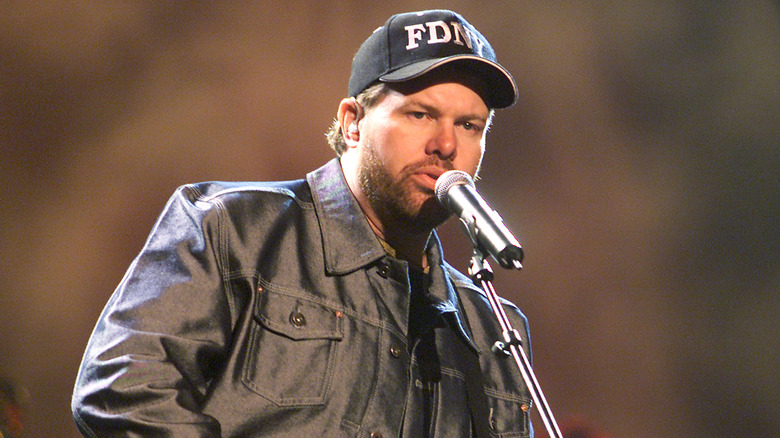 Toby Keith performing in 2002