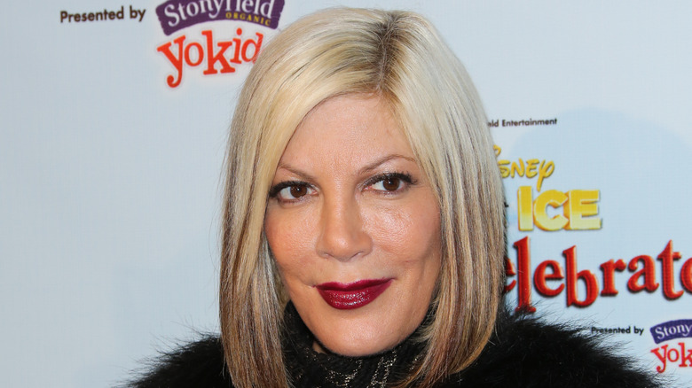 Tori Spelling blonde bob