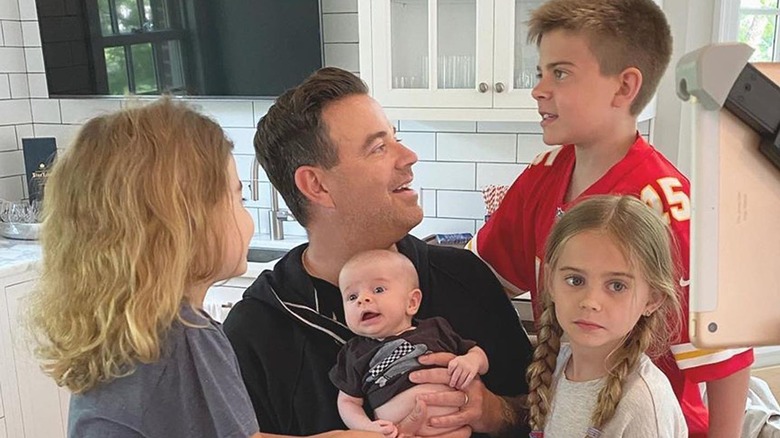 Carson Daly with his children