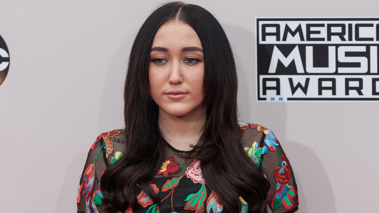 Noah Cyrus posing