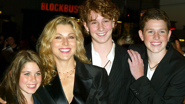 Tatum O'Neal and her children, all smiling