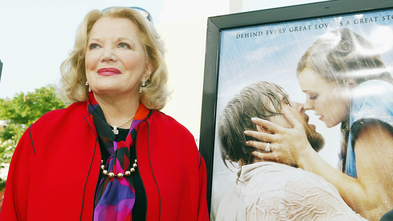 Gena Rowlands standing by The Notebook poster in 2004