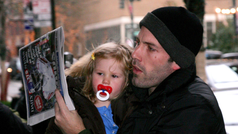 Ben Affleck carries Violet in 2007