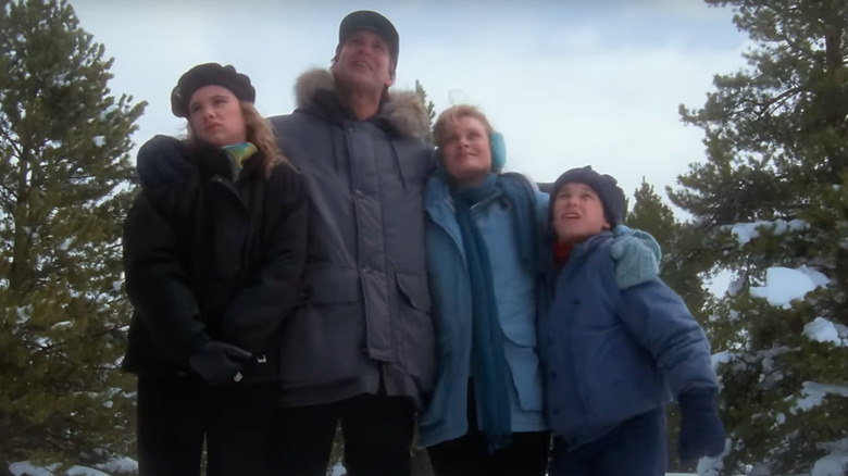 Juliette Lewis, Chevy Chase, Beverly D'Angelo, and Johnny Galecki in National Lampoon's Christmas Vacation