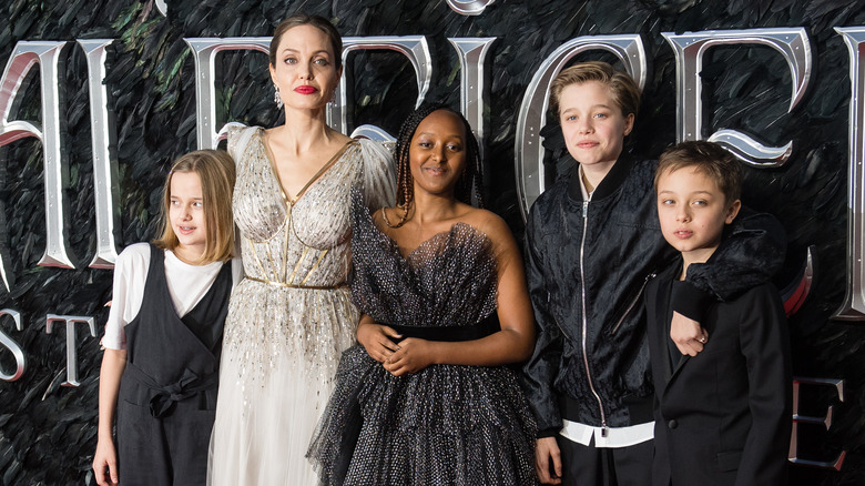 Angelina Jolie posing at Maleficent premiere with kids Zahara, Shiloh, Knox and Vivienne