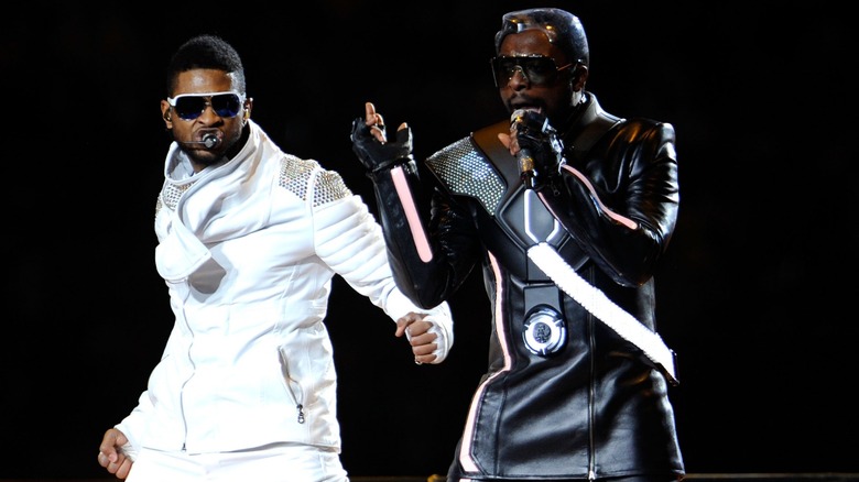 Usher singing with will.i.am