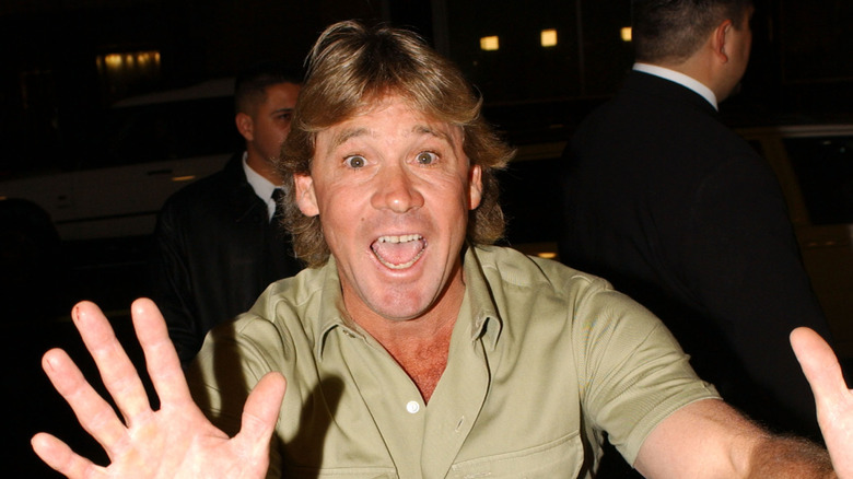 Steve Irwin posing with his mouth open at an event