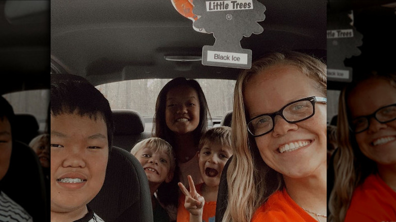 The 7 Little Johnstons cast in car