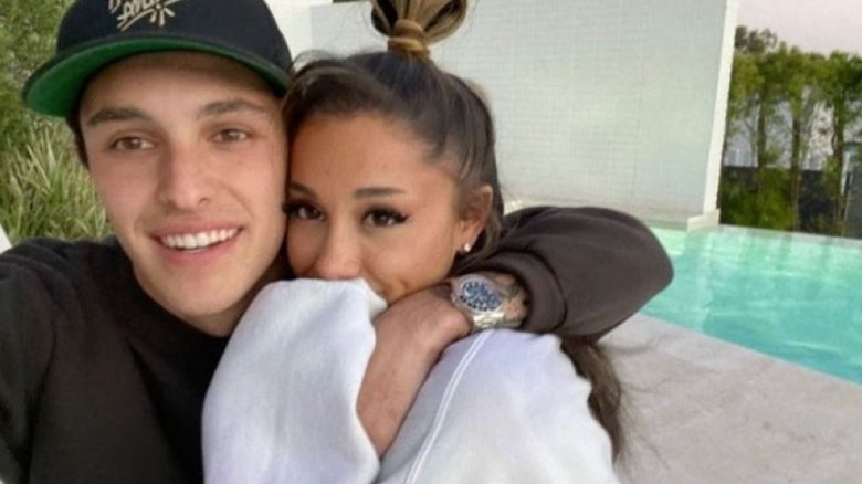 Ariana Grande snuggles up to Daltong Gomez