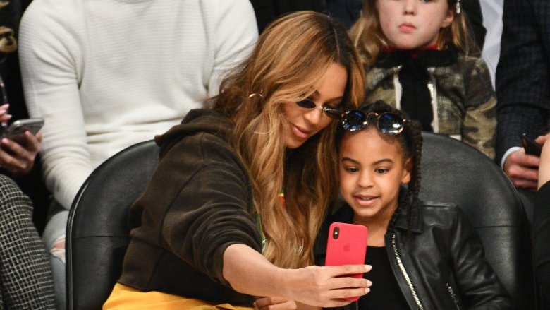 Beyoncé and Blue Ivy taking a selfie