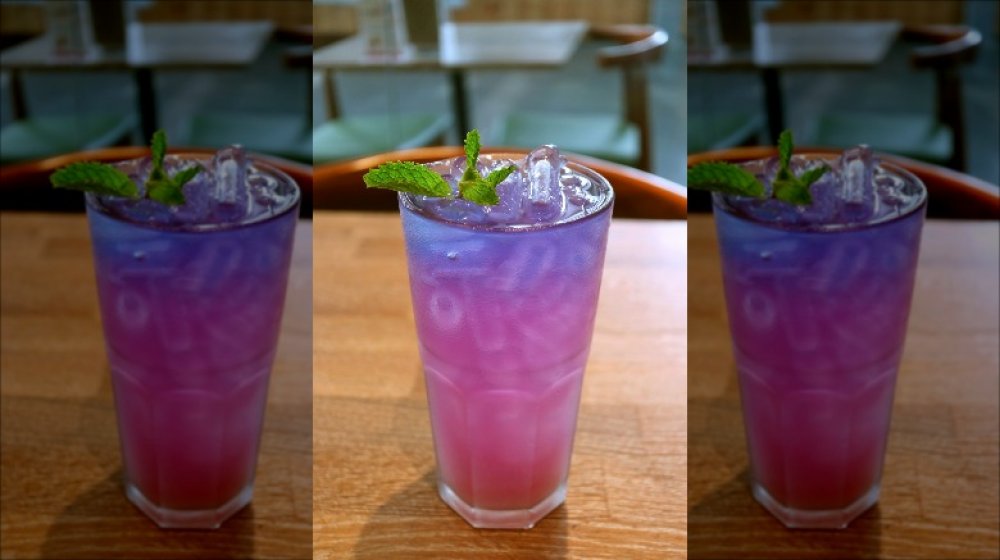 Butterfly pea flower drink