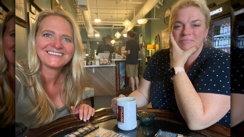 Christine Brown playing Azul in a cafe 